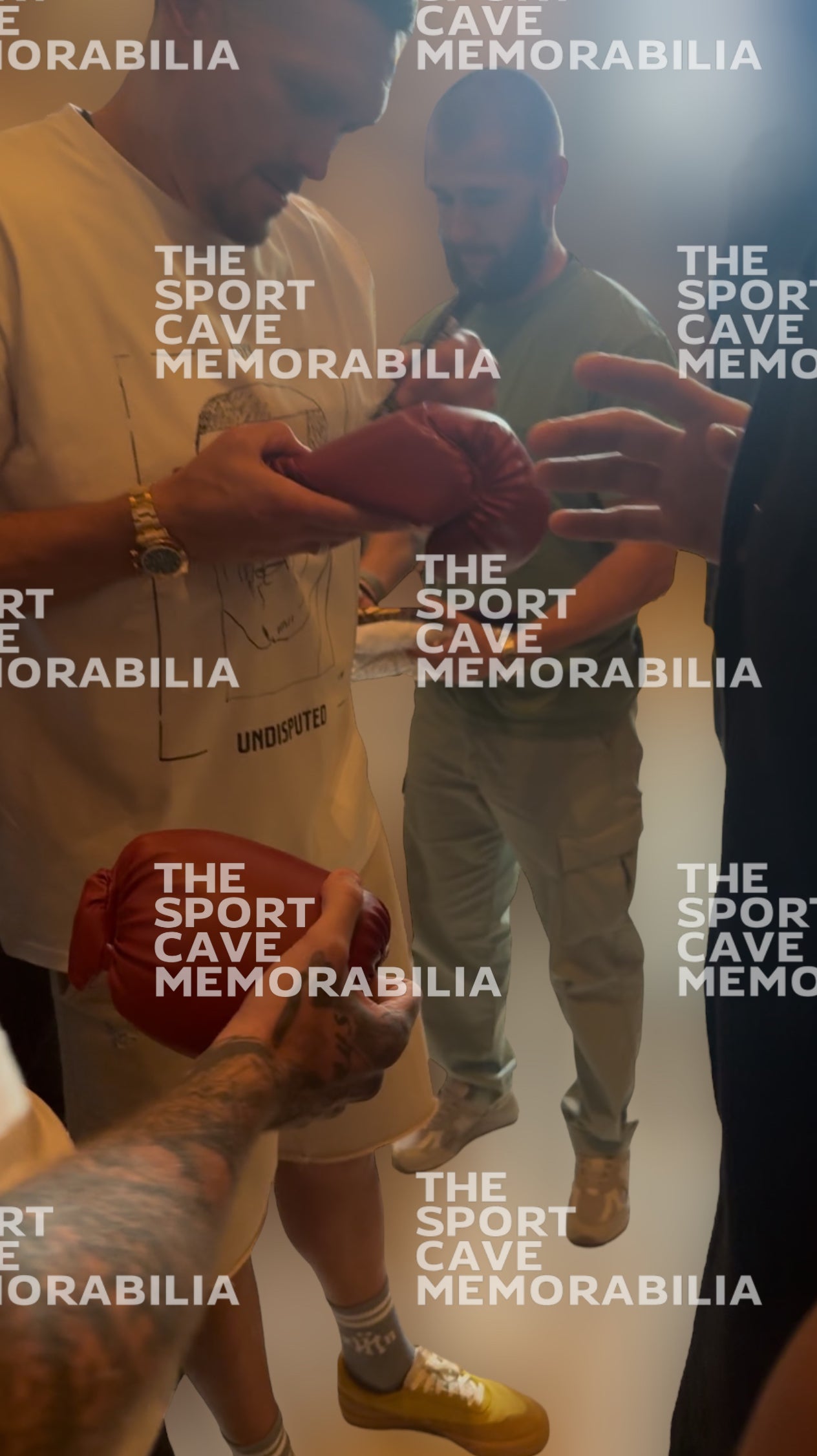 Oleksandr Usyk Signed Everlast Boxing Glove