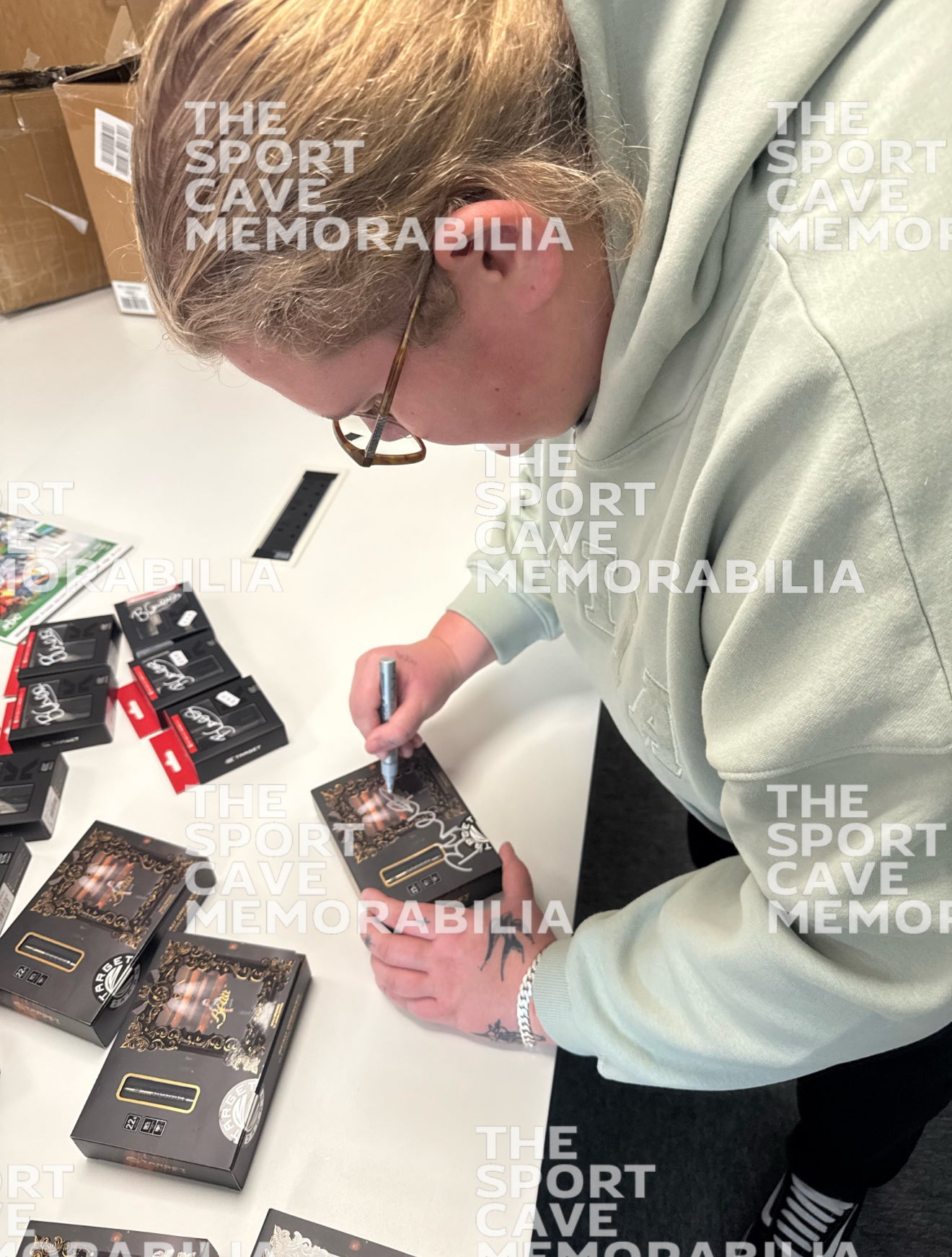 Beau Greaves Signed Target Gen 1 Japan Edition Darts Set